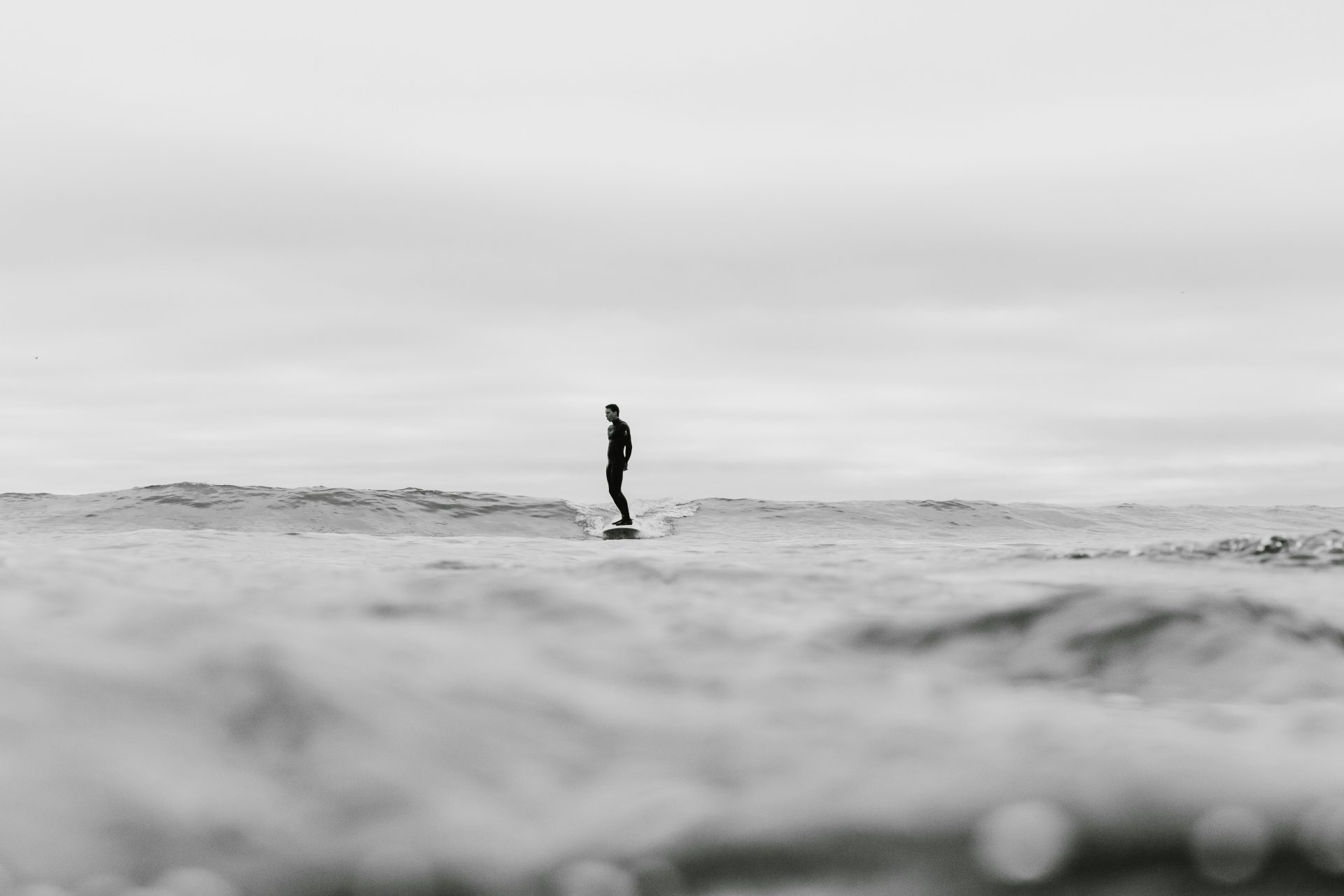Surfeur sur une planche